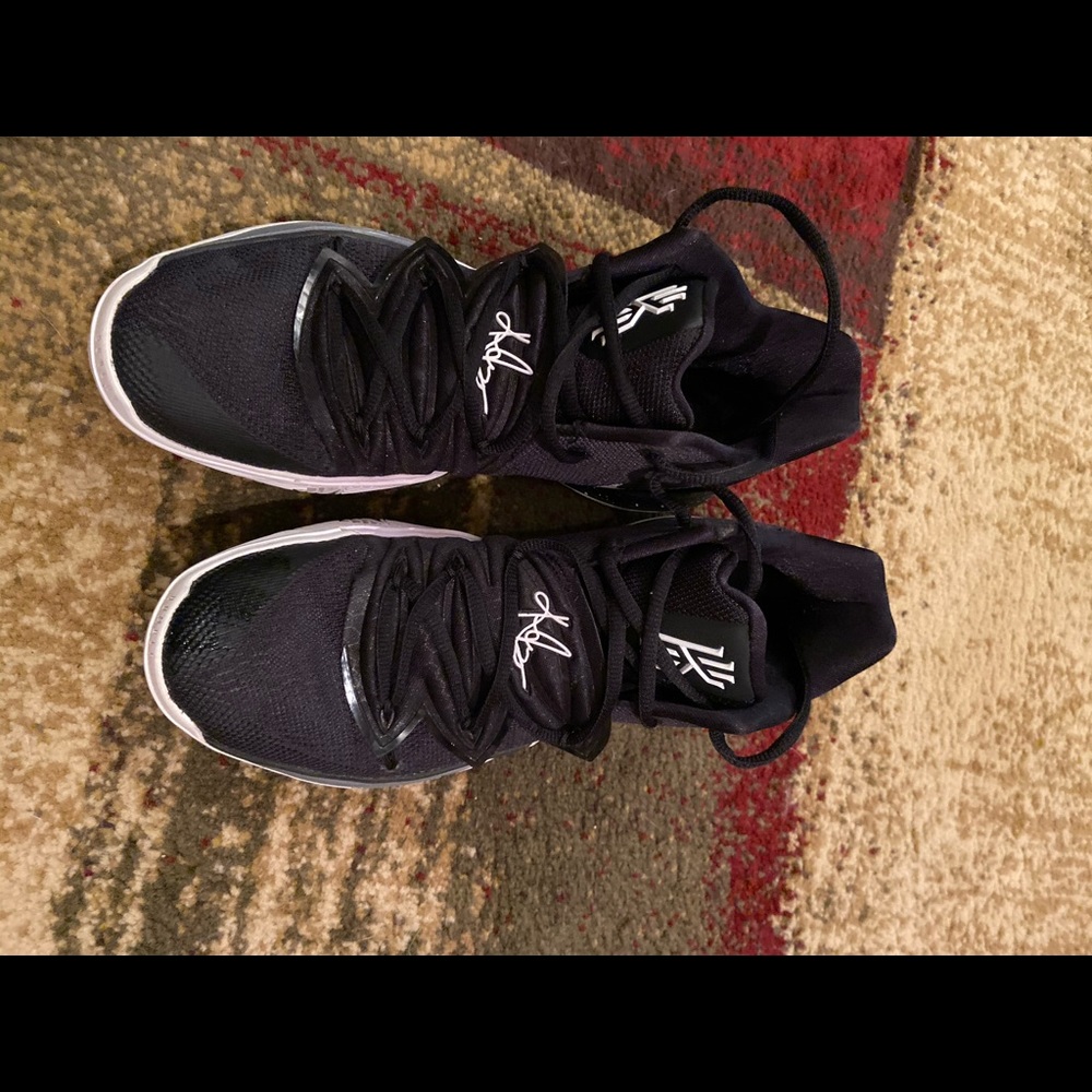 Kyrie 5 Black Magic Basketball shoes size 8 1/2.
